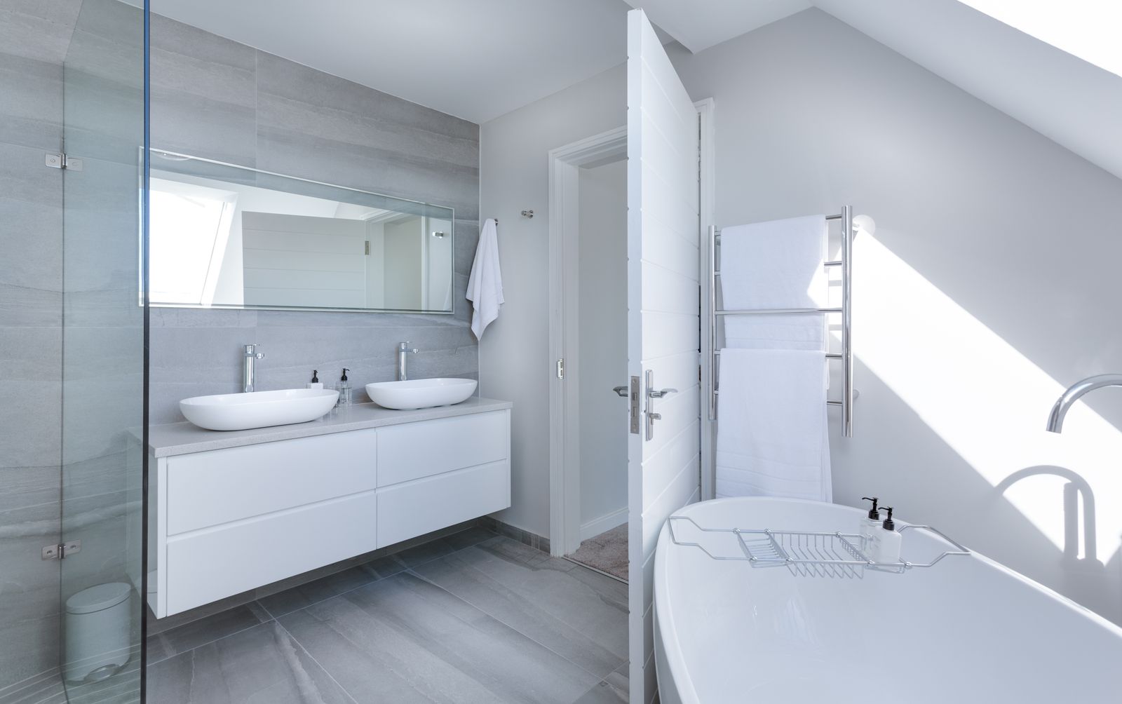 Makellos gereinigtes, hygienisches Bad